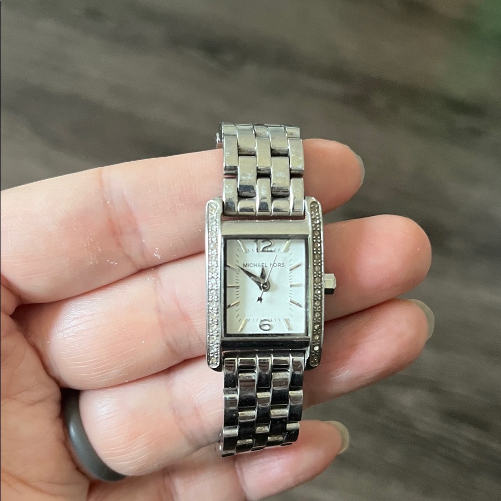 Michael Kors MK3127 Silver Rectangular jewel Women's Watch - Picture 3 of 7
